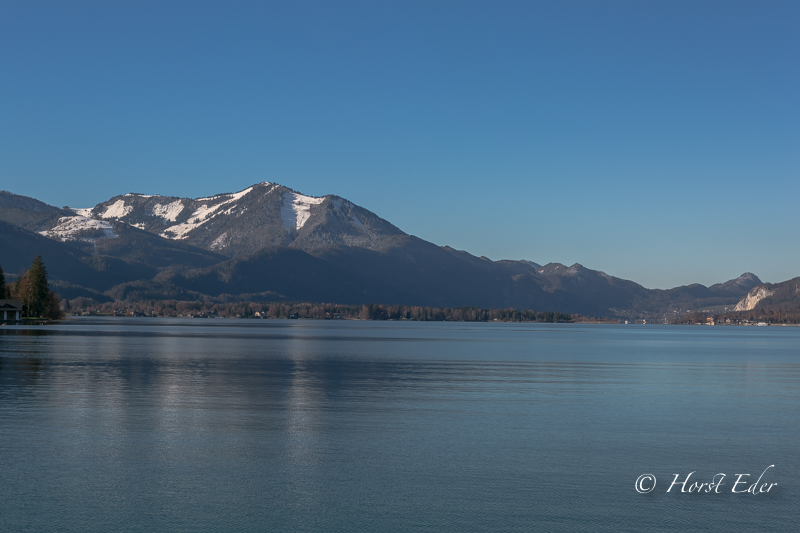 Eine gemütliche Schifffahrt: Wenn der Nebel einfällt, eine schöne Möglichkeit im Salzkammergut am Wolfgangsee Sonne zu tanken.