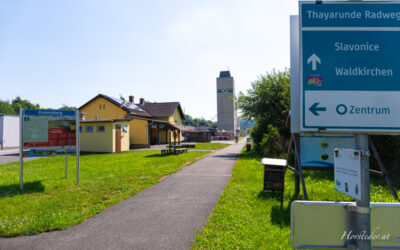 Radeln von Dobersberg  an der Thyer nach Slavonice. Der Radweg führt über eine Aufgelassene Bahntrasse.