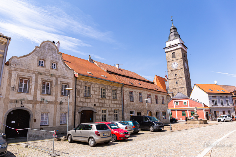 Slavonice ist eine Stadt im Südwesten Mährens in Tschechien. Dieses Gebiet wird auch Česká Kanada genannt. Slavonice liegt an der Grenze zu Österreich am Slavonický potok in etwa 512 m ü. M. Auf 4572 Hektar leben 2701 Einwohner.