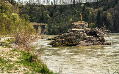 Fahrradtour in der Umgebung von Tittmoning (Bayern). Die Stadt liegt am westlichen Ufer der Salzach gegenüber der oberösterreichischen Gemeinde Ostermiething im Bezirk Braunau, mit der sie über eine Salzachbrücke verbunden ist.