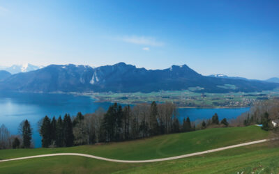 Radeln von Mondsee aus in der Umgebung. Immer den Blick ins Salzkammergut.