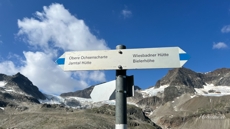 Mit dem E – Bike zur Wiesbadener Hütte. Diese Hütte liegt in der Sylvrtetta in Voraldberg auf 2443m.