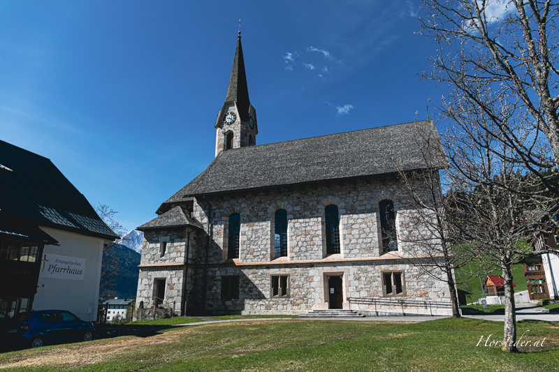 Die Evangelische Pfarrkirche Gosau befindet sich in der Gemeinde Gosau im Bezirk Gmunden. Der heutige Sakralbau stammt aus den Jahren 1864 bis 1869 und ersetzte die Toleranzkirche von 1784