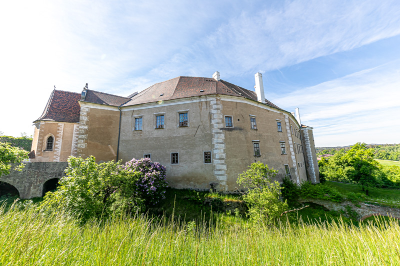 Drosendorf ist ein Städtchen an der Thaya, umschlossen von Wäldern und einer abwechslungsreichen Flusslandschaft, umgeben von mittelalterlichen Stadtmauern und einer vielseitigen Geschichte.