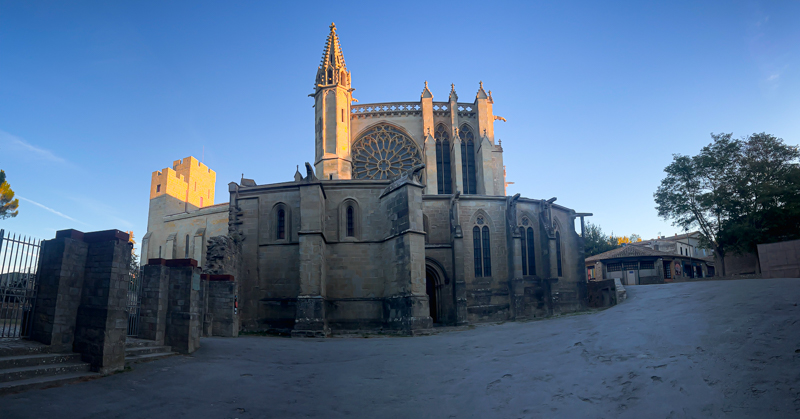 Die Kathedrale Saint-Michel de Carcassonne ist die heutige Kathedrale der Stadt Carcassonne in Südfrankreich. Sie hat allerdings nie dieselbe Bedeutung erlangt wie die ehemalige Kathedrale St-Nazaire et St-Celse in der Cité.